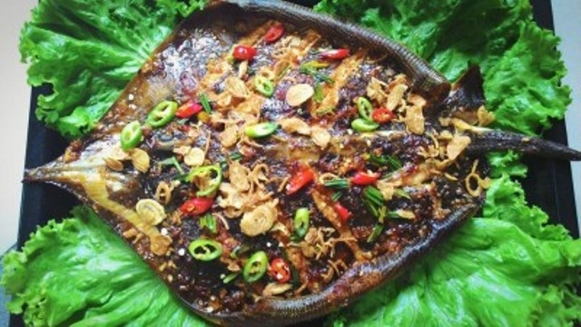 Món ngon Đồng Hới, Quảng Bình: Cá đuối nướng.